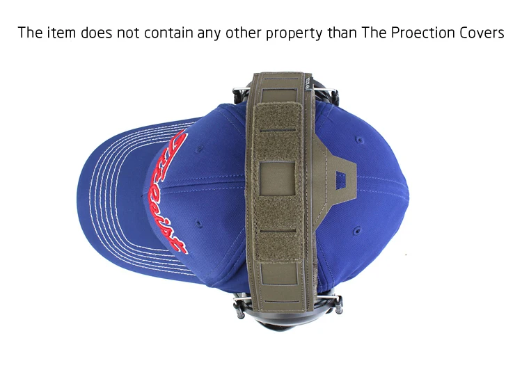 Auriculares completos apoyados sobre casco con fundas instaladas