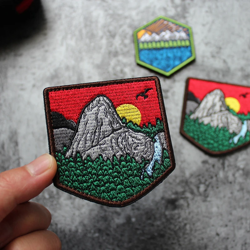 Parches bordados de Twin Peaks, para aventura en montaña, todos los terrenos, ríos, Sol naipe, brazalete, mochila táctica de jungla, apliques, insignia - imagen 3