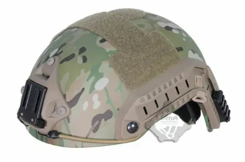 Un casco de camuflaje con un patrón de camuflaje