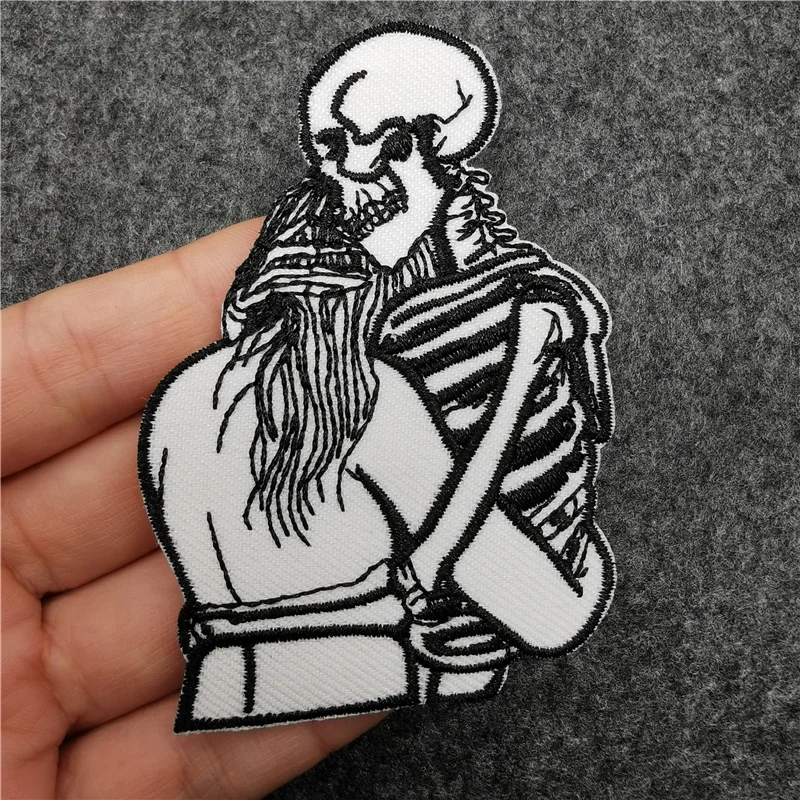 Parches bordados Punk para ropa, pegatinas de insignias de cianrosa, labios, Calavera, color negro y rojo - imagen 3