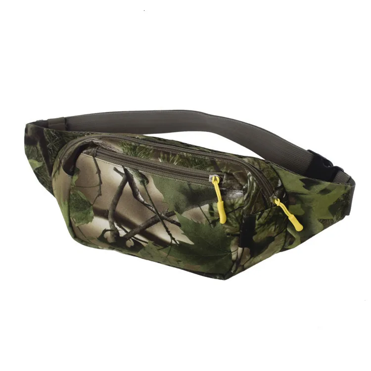 Un paquete de camuflaje con una cremallera amarilla