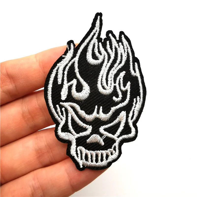 Parches de dibujos animados en la ropa, apliques de flores bordadas en blanco y negro, pegatinas de planchar, transferencia de hierro para ropa - imagen 4