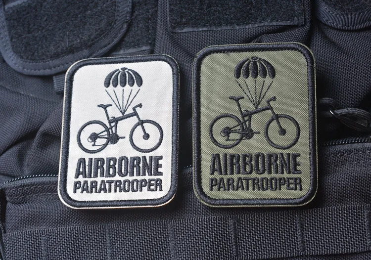 Insignia 3D bordada de paracaidista aerotransportado, parche táctico de brazalete, 6,5x8,5 cm - imagen 2