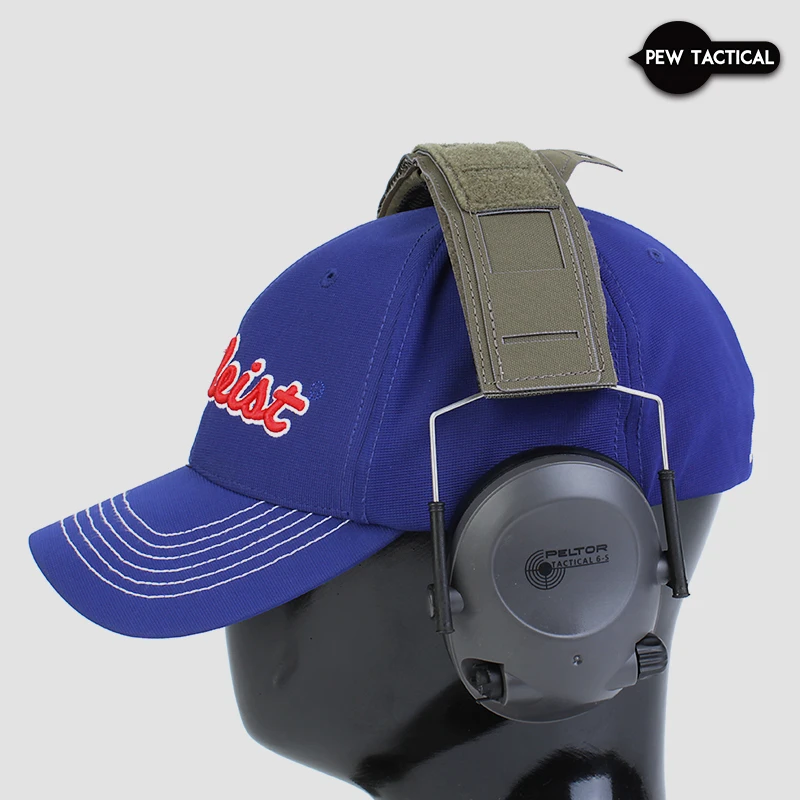 Fundas PEW TACTICAL instaladas en auriculares tácticos Comtac