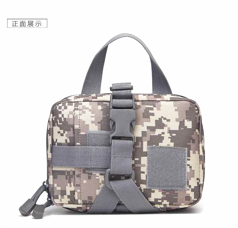 Una bolsa de camuflaje con una correa