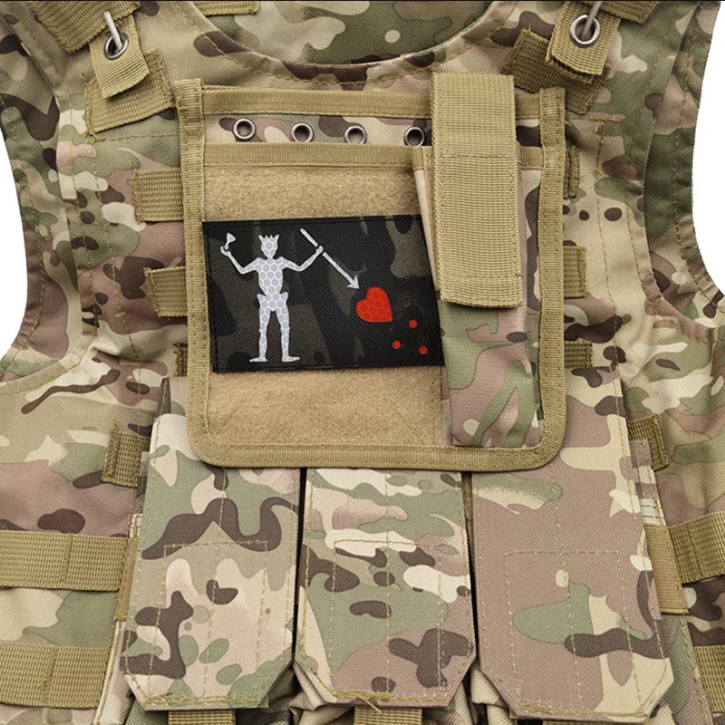 Parche luminoso IR de nailon pirata de leyenda, operador, corazón de amor rojo, insignia táctica reflectante para exteriores, decoración de chaleco y ropa - imagen 4