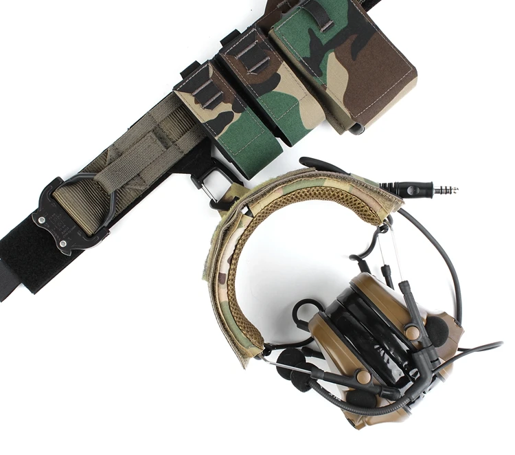 Fundas PEW TACTICAL junto a otros accesorios tácticos