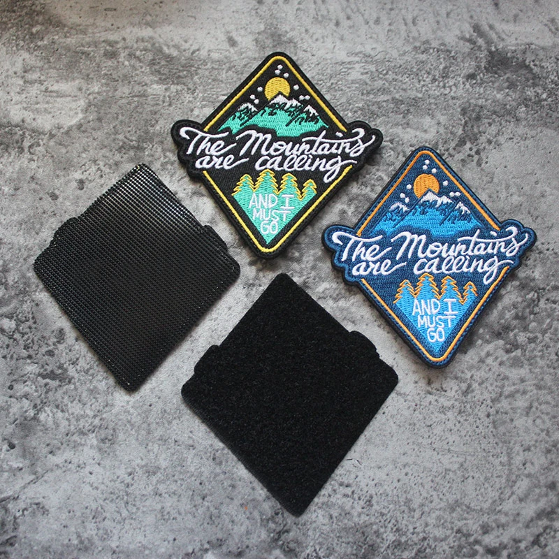 Parche de rombo táctico con bordado de montañas coloridas, diseño de paisaje de aventura de montañismo para entusiastas del aire libre - imagen 2