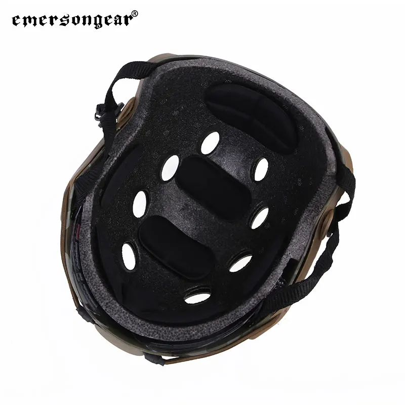 Casco en diferentes colores disponibles