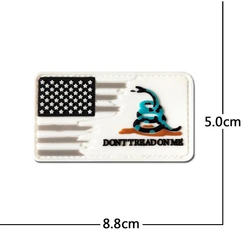 Insignia PVC Serpiente Dont Tread On Me - Vista lateral del relieve 3D