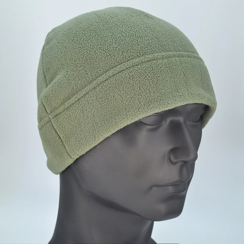 Un sombrero verde en un maniquí