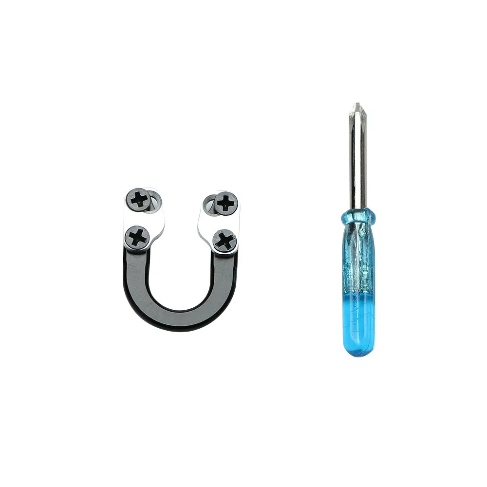 Un objeto azul y negro está al lado de un tornillo