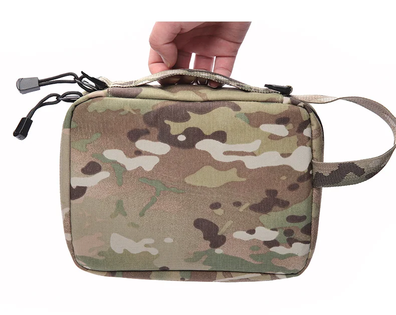 Bolsa Tactical Raiders en entorno de deportes al aire libre