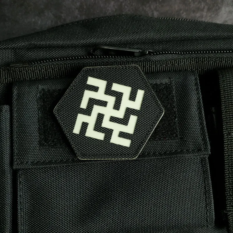 Parche luminoso de runas de brújula vikinga nórdica, insignia de brazalete táctico de pájaro y copo de nieve que brilla en la oscuridad para decoración de ropa y bolso - imagen 5