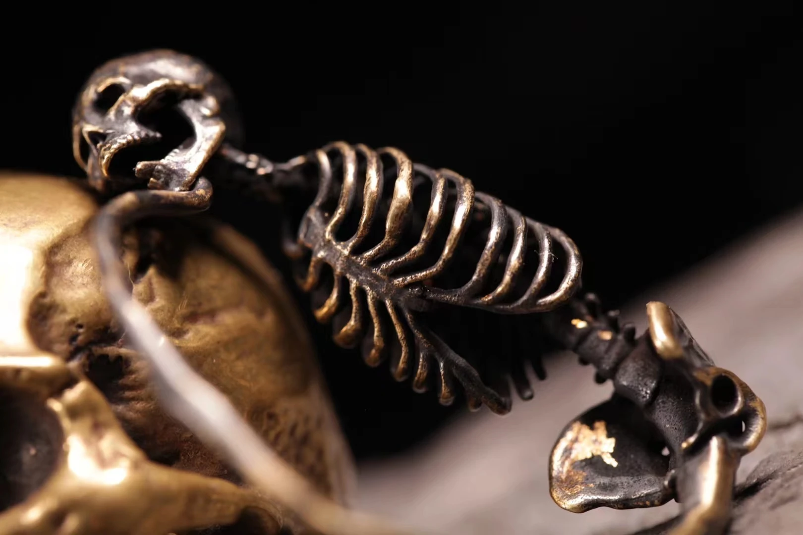 Llavero con forma de esqueleto, herramienta creativa de latón para crear huecos, EDC - imagen 5