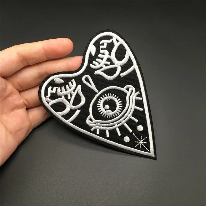1 unidad de ojo en corazón tamaño: 8,3x10,6 cm, Parche de ropa DIY para mochila, pegatina de costura a rayas de hierro, aplique de insignia bordada - imagen 3
