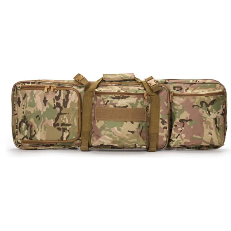 Una bolsa de camuflaje con correa y etiqueta