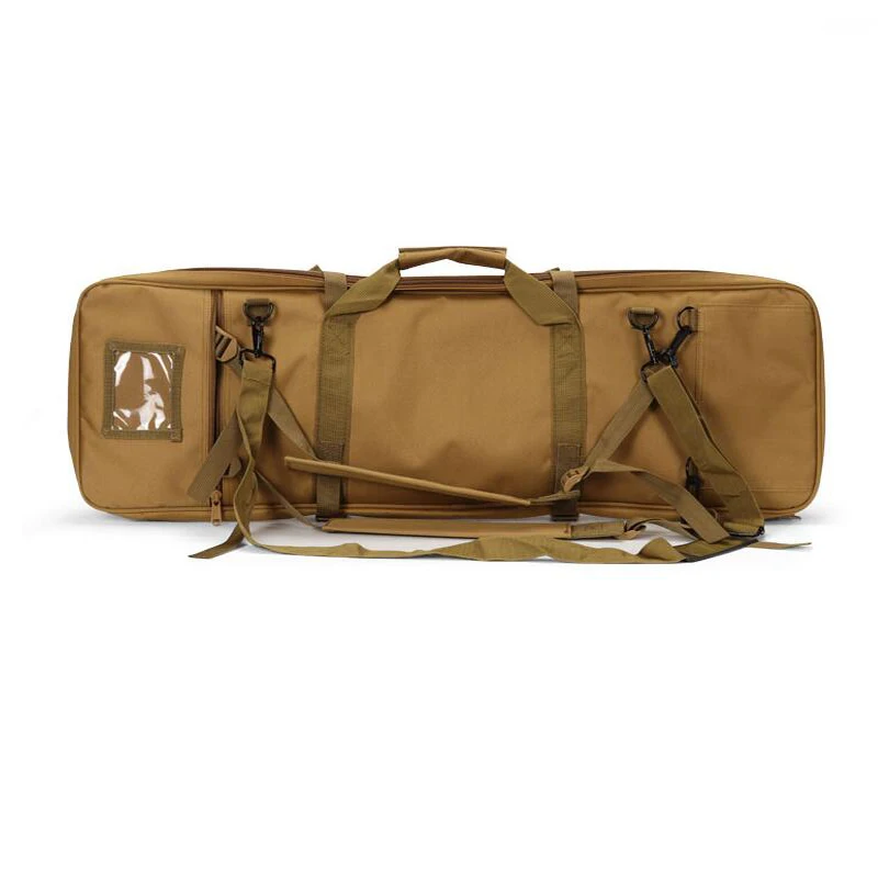 Una bolsa de lona tostada con correas y una etiqueta