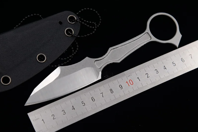Detalle de la funda Kydex y sistema de sujeción