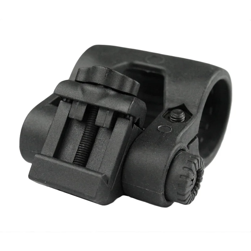 Abrazadera en uso durante partida airsoft