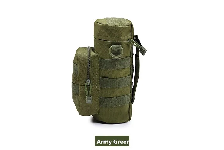 Una mochila del ejército verde con un tubo en el interior