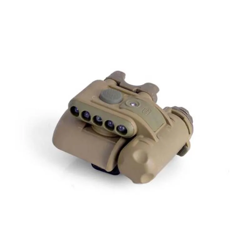 Un pequeño binoculares con un color bronceado