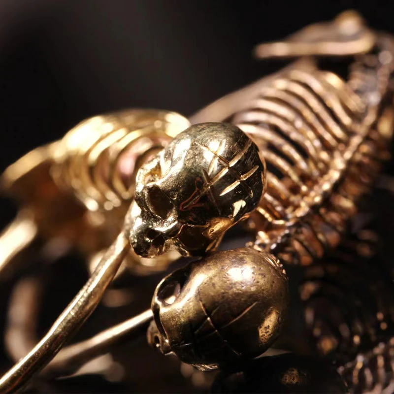 Llavero con forma de esqueleto, herramienta creativa de latón para crear huecos, EDC - imagen 4