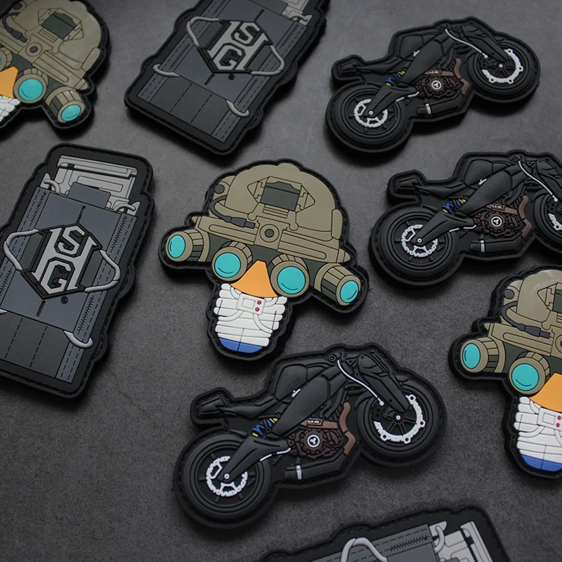 Q versión motocicleta visión nocturna PVC parche táctico insignia casco revista Clip pegatina brazalete para ropa 4 ojos visión nocturna - imagen 2