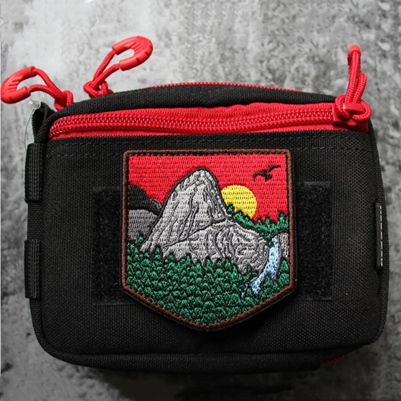 Parches bordados de Twin Peaks, para aventura en montaña, todos los terrenos, ríos, Sol naipe, brazalete, mochila táctica de jungla, apliques, insignia - imagen 5