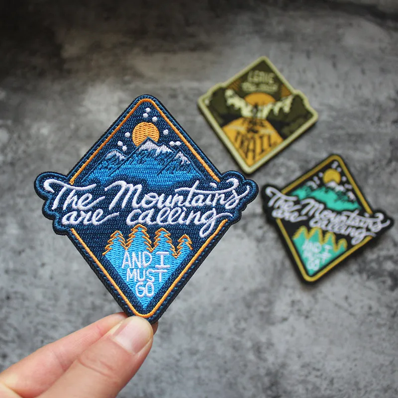 Parche de rombo táctico con bordado de montañas coloridas, diseño de paisaje de aventura de montañismo para entusiastas del aire libre - imagen 3