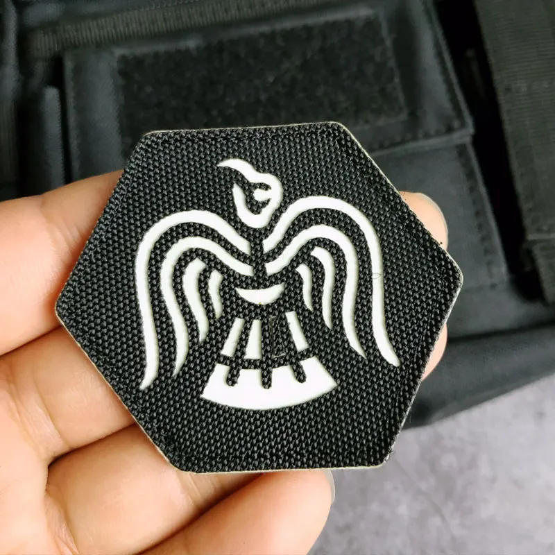 Parche luminoso de runas de brújula vikinga nórdica, insignia de brazalete táctico de pájaro y copo de nieve que brilla en la oscuridad para decoración de ropa y bolso - imagen 4