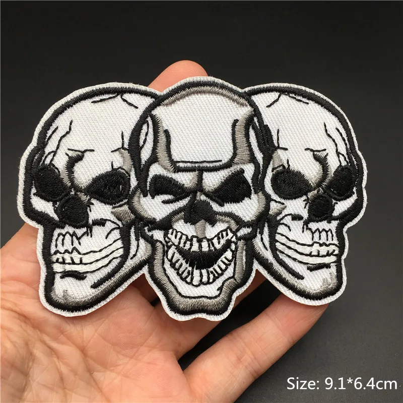 Parche bordado calavera punk para coser o planchar