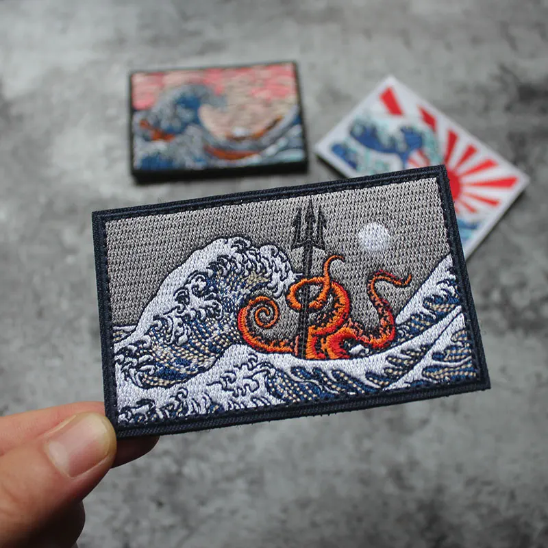 Parches bordados de gran ola Kraken Trident Octopus Ukiyoe, insignia táctica de amanecer, brazalete artesanal para bolsa de ropa, apliques - imagen 4