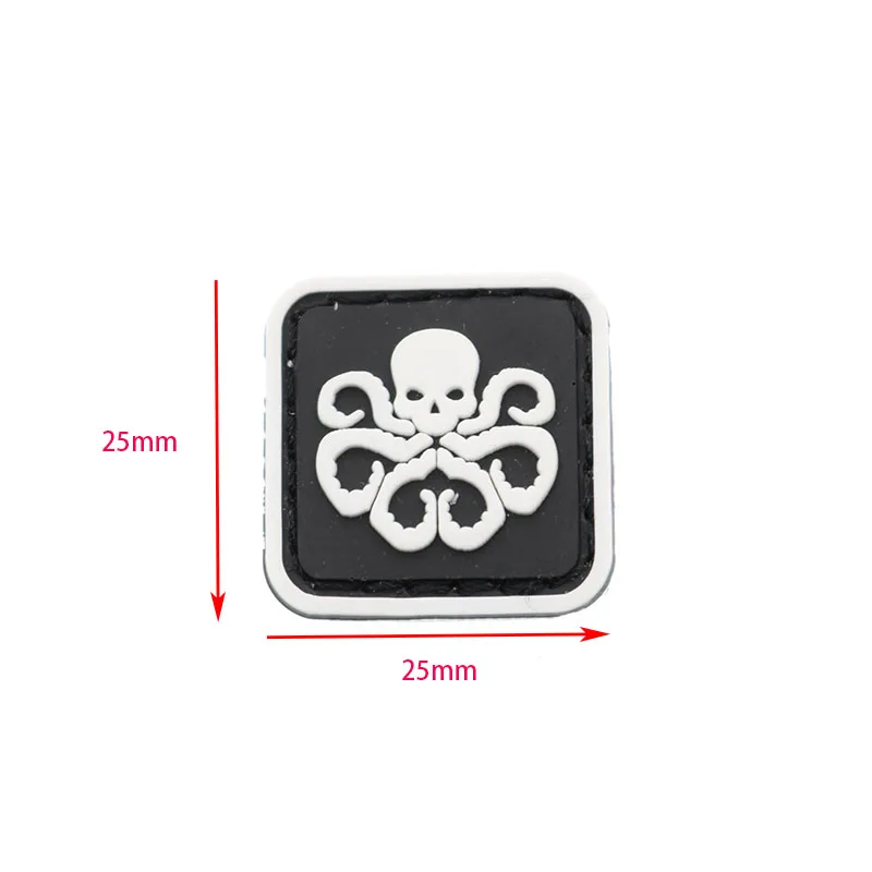 Mini insignias de PVC de 2,5 CM, parche ligero para brazalete, ropa, mochila, pegatinas decorativas, calavera bioquímica, garra de oso, pegatina brillante - imagen 4