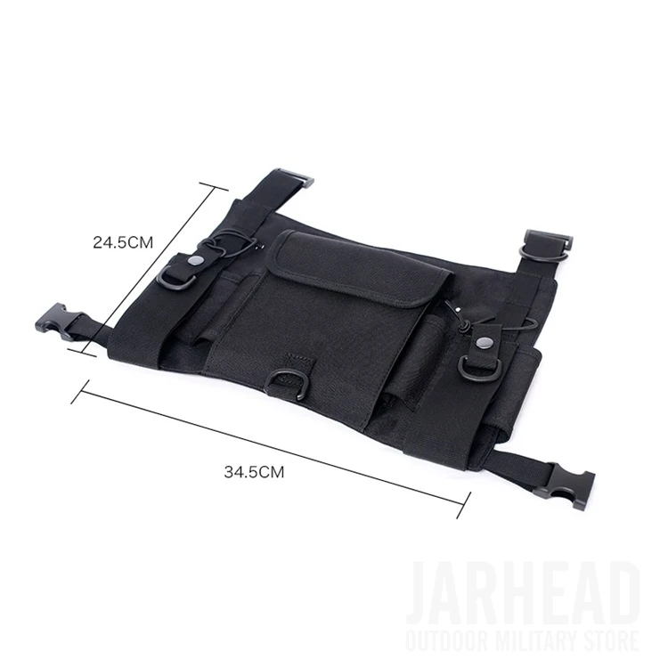 Una bolsa negra con una correa y una medición de 24 cm