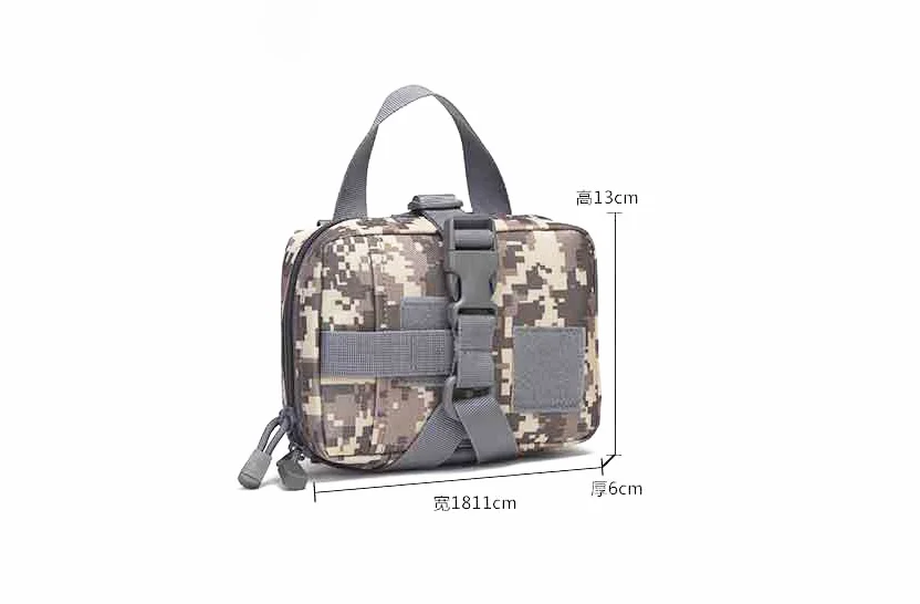 Una bolsa de camuflaje con una correa y una etiqueta que dice 1