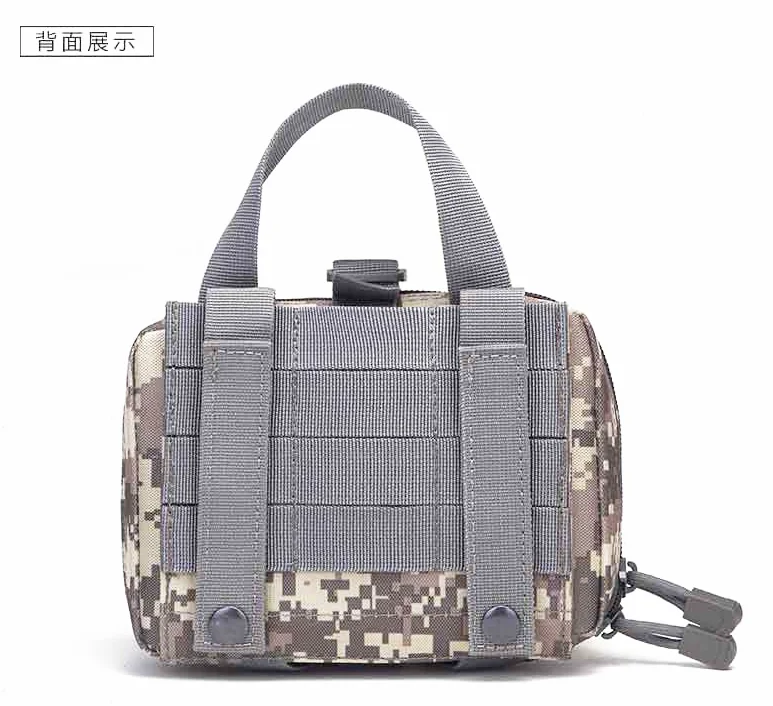 Una bolsa de camuflaje con una correa