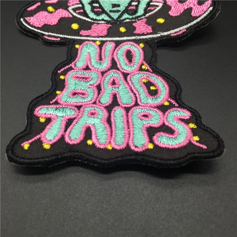 Parche de moda tamaño: 6,9x8cm Alien In Flying Saucer, ropa, pegatinas, mochilas, chaqueta vaquera, aplique Diy - imagen 4