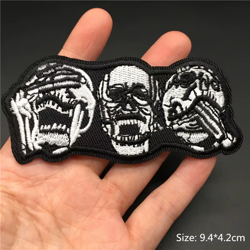 Parche bordado calavera punk para coser o planchar - imagen 2
