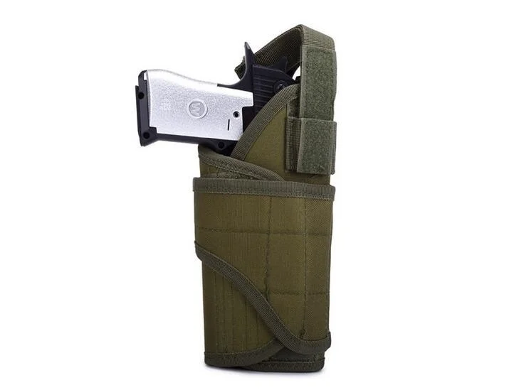 Ejemplo de fijación de la funda a un chaleco Molle en entorno de entrenamiento
