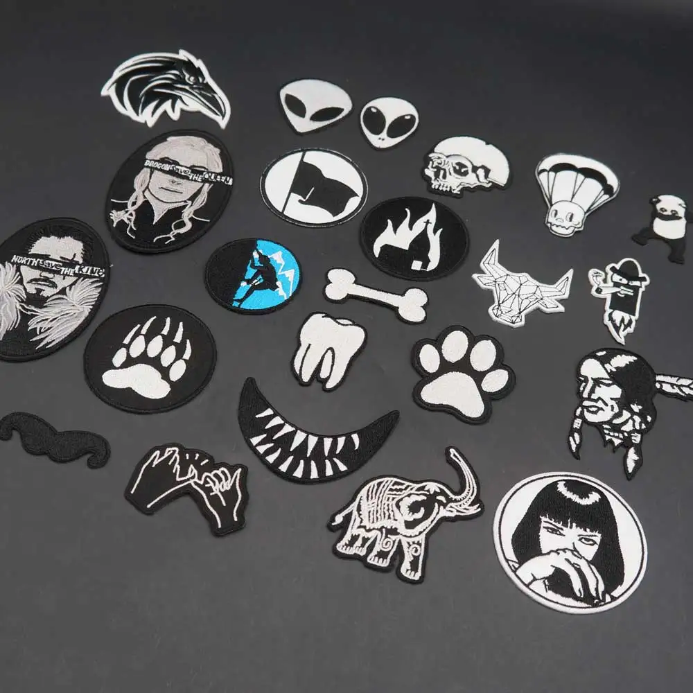 Parches de motociclista Punk con bordado de calavera pequeña en blanco y negro, pegatinas para ropa, accesorios de ropa, insignia - imagen 4