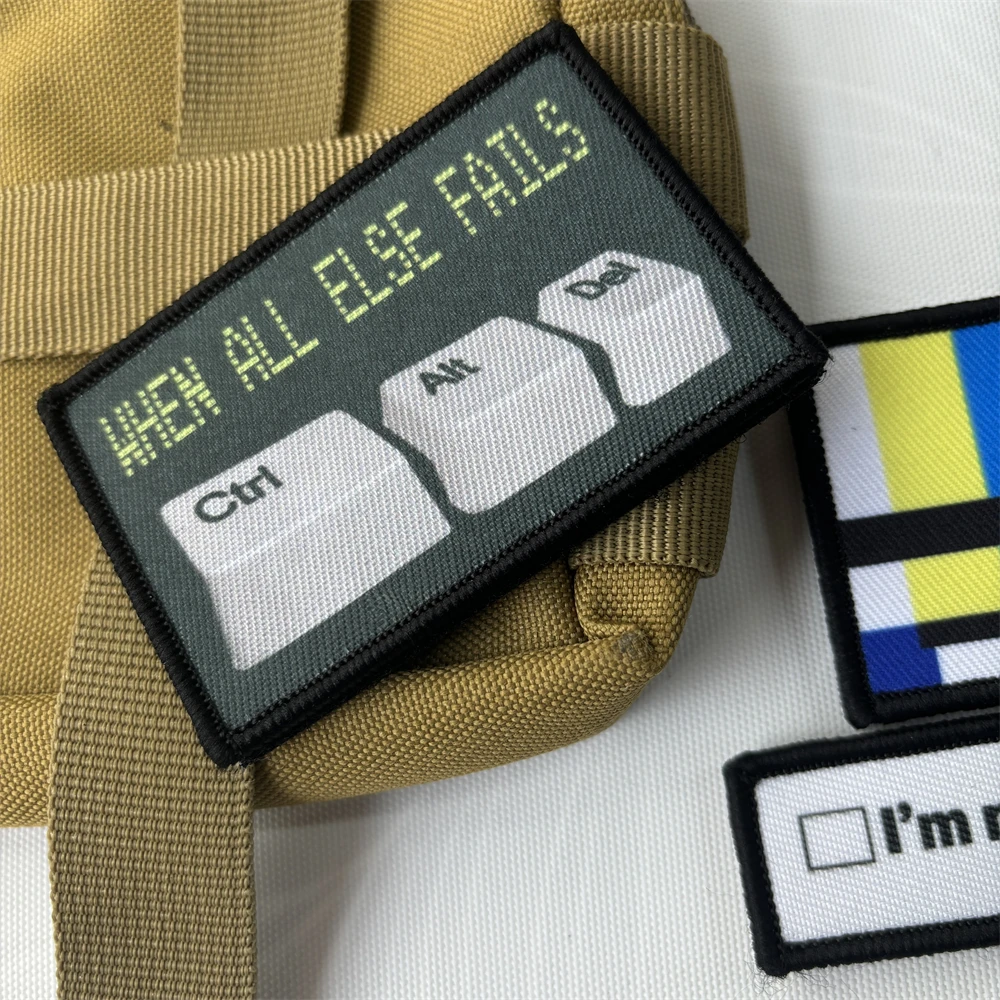 Parche táctico sin señal para canal de TV, Chevron impreso divertido, no soy un Robot, emblema de gancho y bucle Ctrl + insignia de moral, pegatinas para mochila - imagen 4