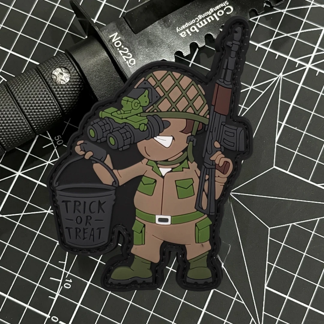 Parche de gancho y bucle de PVC TRICK OR TREAT, cubo táctico, emblema de guerrero, insignia de moral militar, brazalete, ropa, pegatinas para mochila - imagen 2