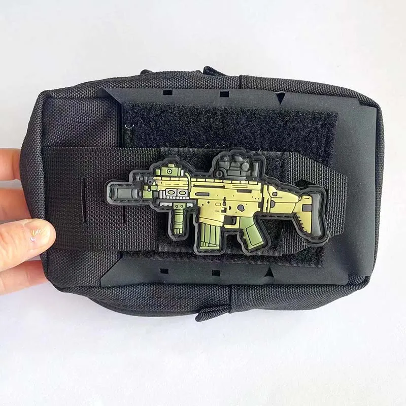 Parches de moral de goma de PVC 3D, Mini pistola de arma, pegatinas de insignia del ejército del Rifle, parche táctico militar con gancho para mochila - imagen 2