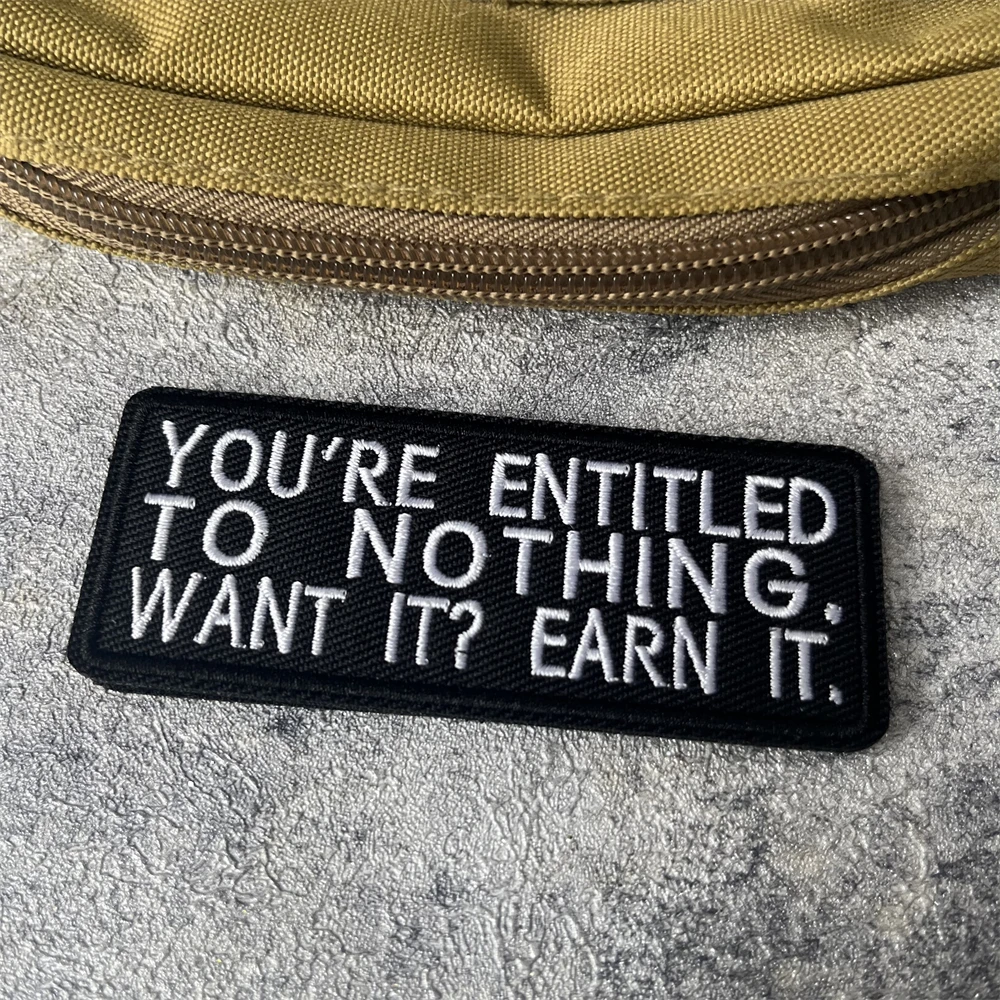 Parche de insignia de moral "YOU'RE ENTITLED TO NOTHING", brazalete táctico militar, gancho y bucle, ropa, mochila, accesorios, pegatinas