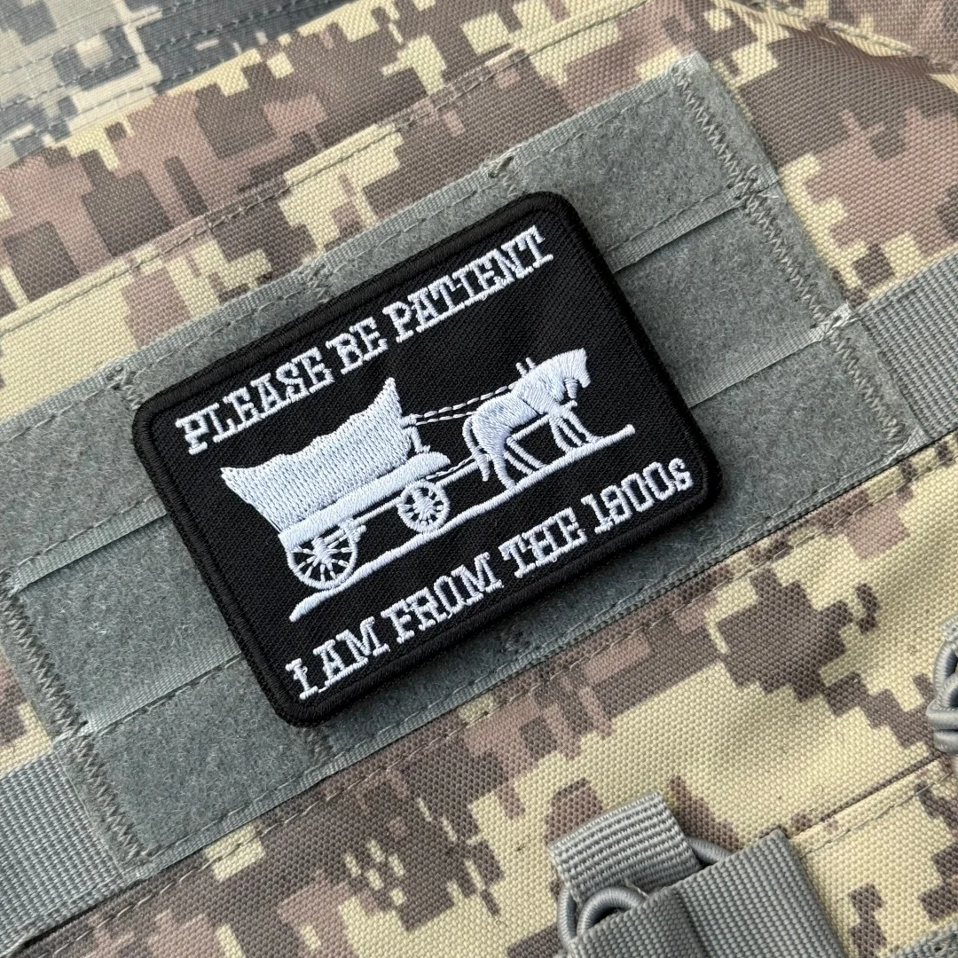 Parche de insignia de moral "Por favor, Be Patient, Im From The 1900", gancho y bucle bordados tácticos personalizados militares para pegatinas de mochila