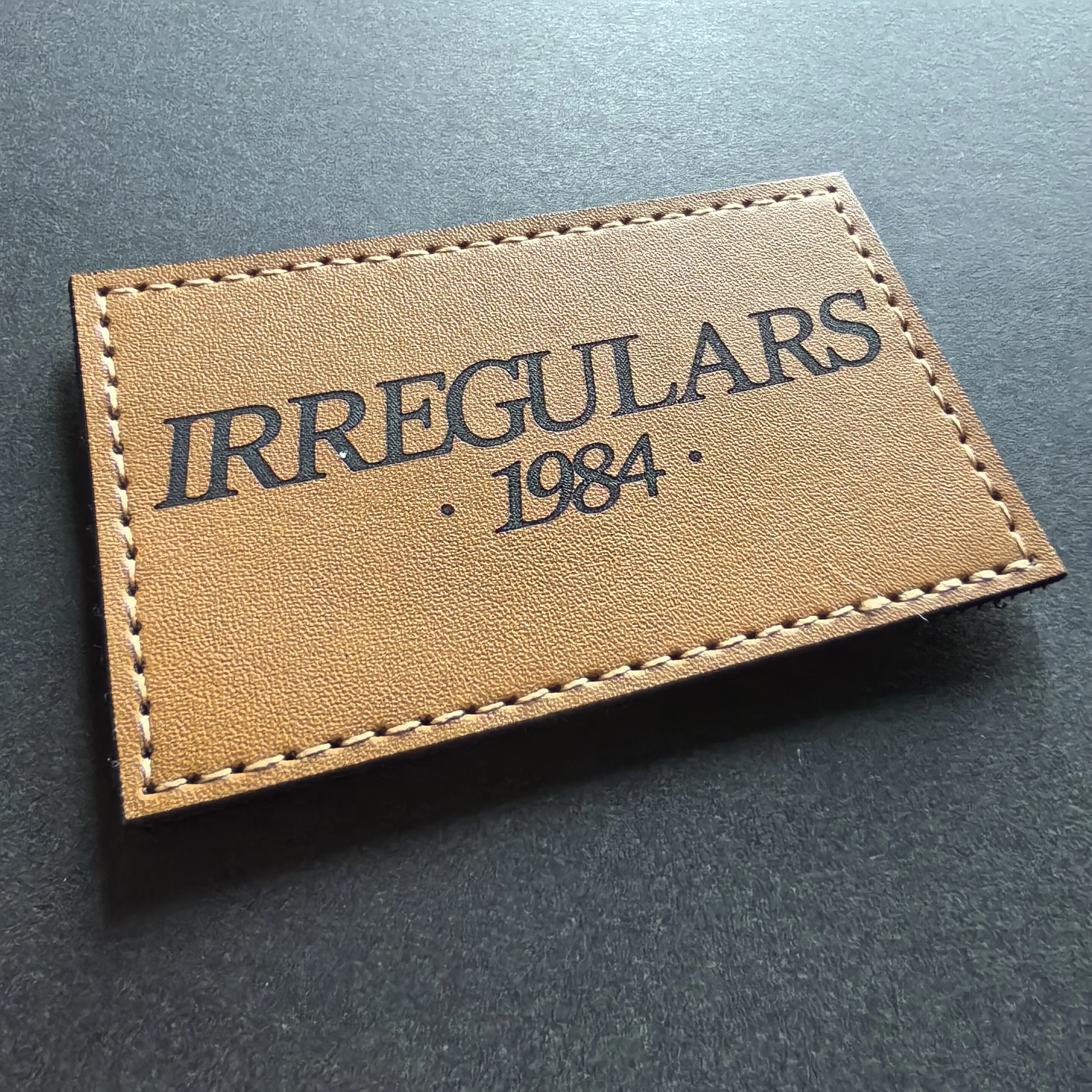 Parche de brazalete de cuero con insignia mágica de piel de vaca estilo IRR 1984 - imagen 3