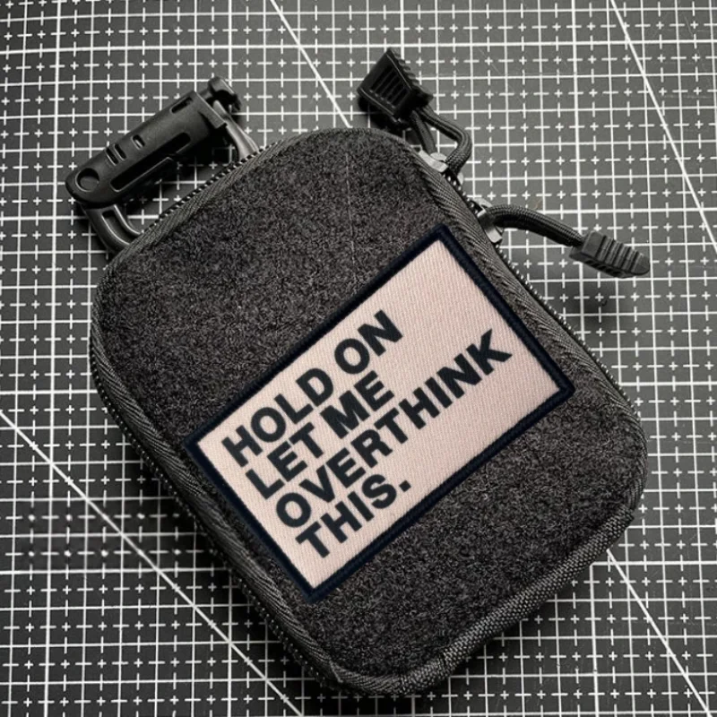 Parche "Hold on Let Overthink This", insignia de moral táctica, gancho y bucle estampado, mochila, ropa, pegatina decorativa, brazalete - imagen 3