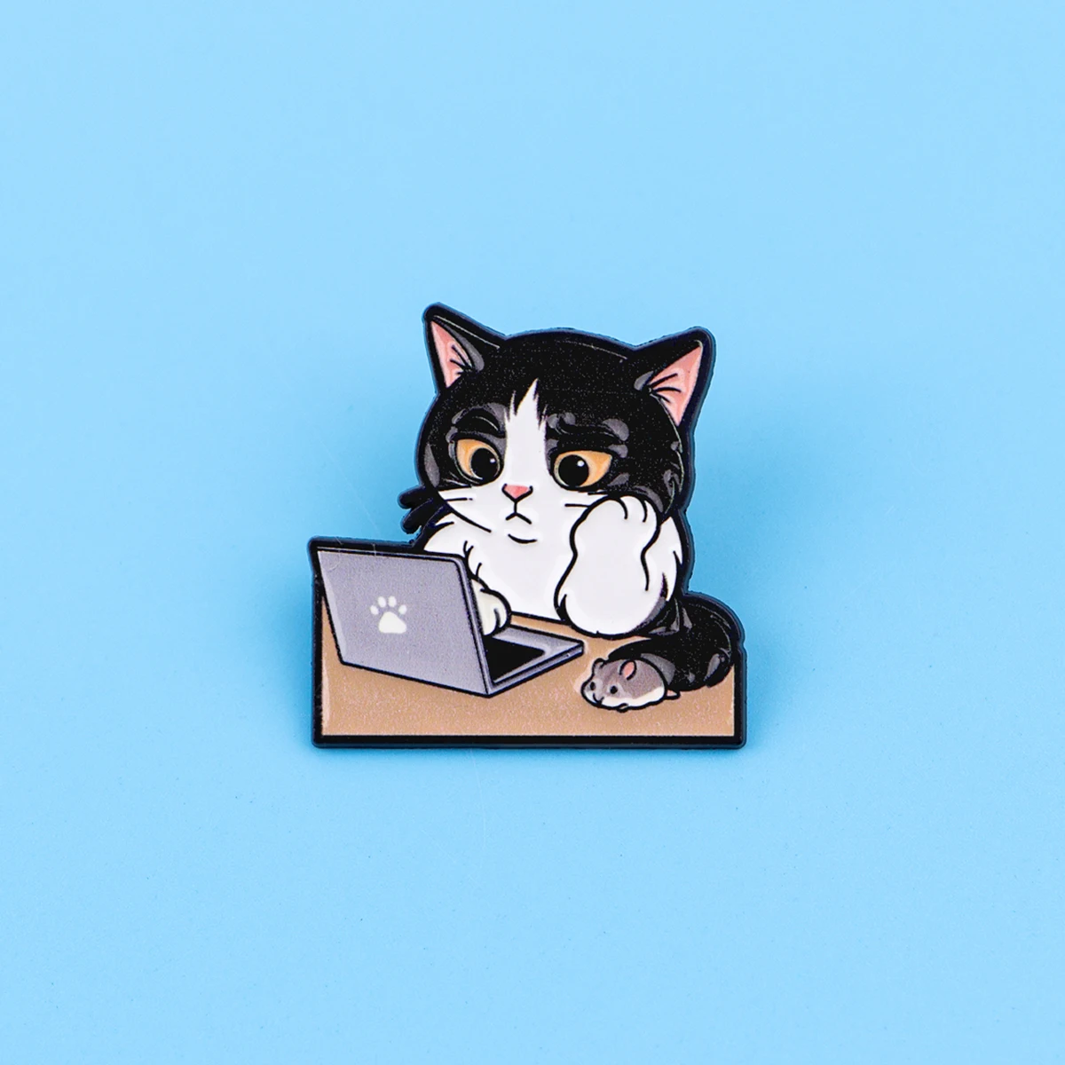 Pin esmaltado gato decorativo – Broche metálico para solapa y mochila - imagen 2
