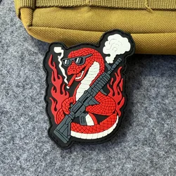 Parche táctico PVC cobra roja con serpiente, rifle y llamas